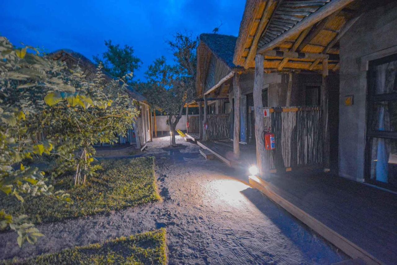 African Excursions Guest House Khwai ภายนอก รูปภาพ