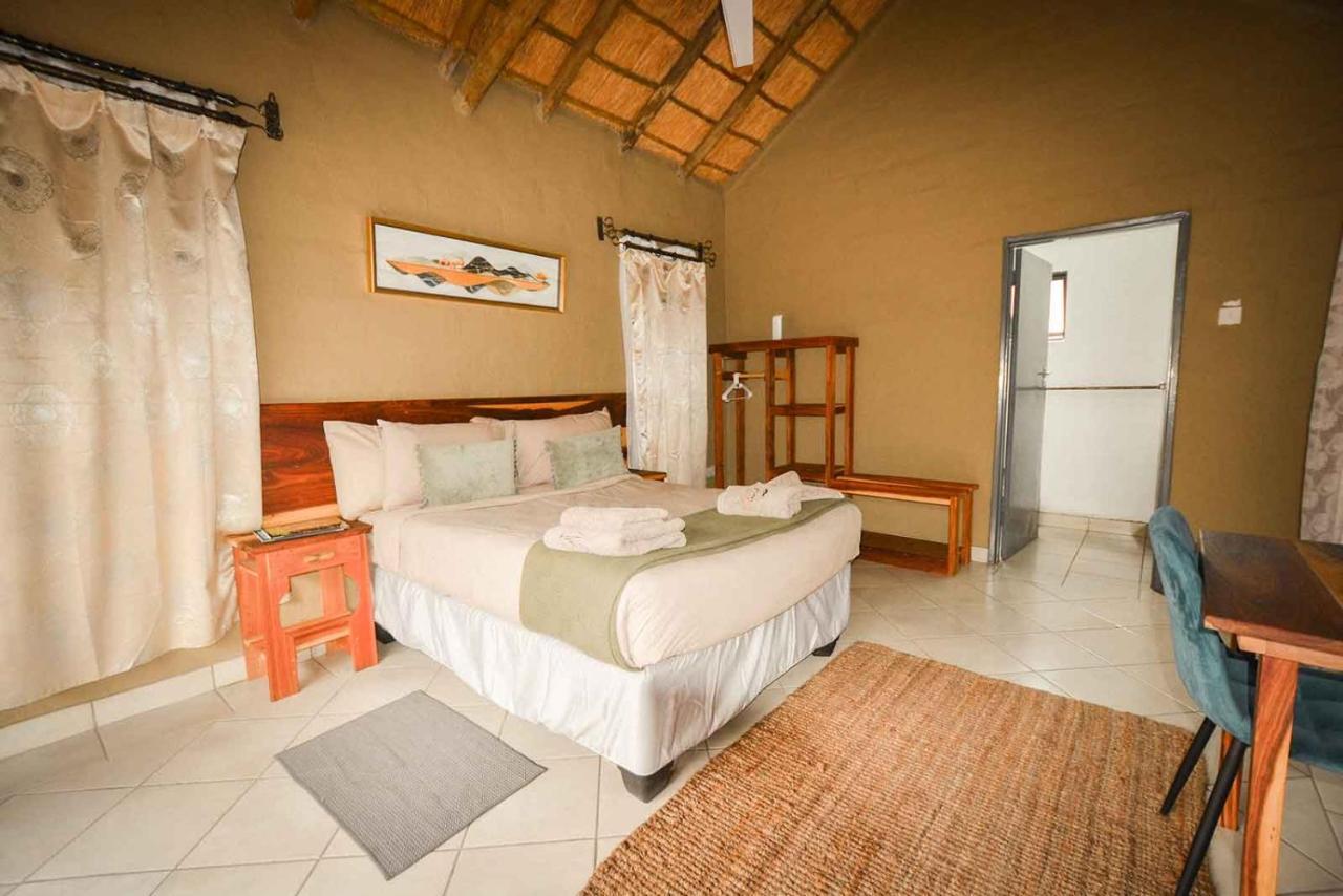 African Excursions Guest House Khwai ภายนอก รูปภาพ