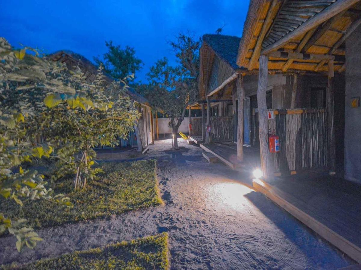 African Excursions Guest House Khwai ภายนอก รูปภาพ